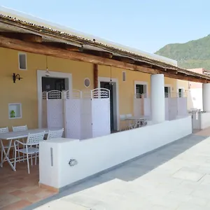 Orizzonte Relais , Leni Italia